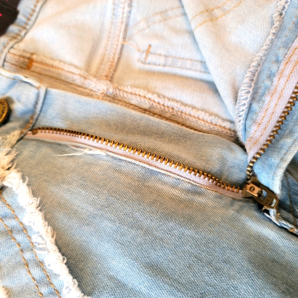 New (No Tags) Stylish Embroidered Jeans w/ Side Embellishments (Size L) - Picture 5 of 7